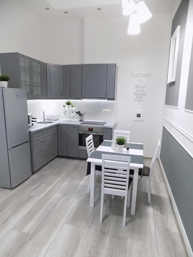 A10 Alkotmany B Apartment 부다페스트 외부 사진